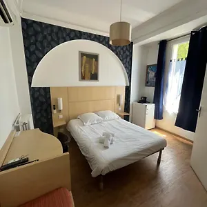 https://hotel-trianon.fr-provencehotel.com